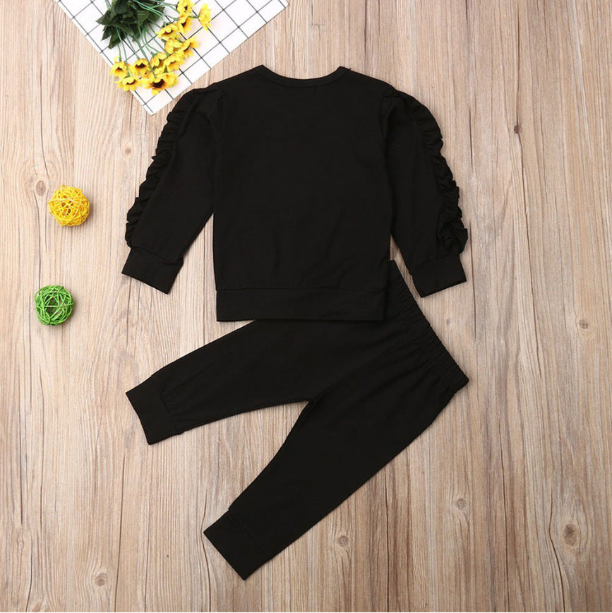 Baby t-shirt and pants 2-piece outfit in soft fabric for newborns