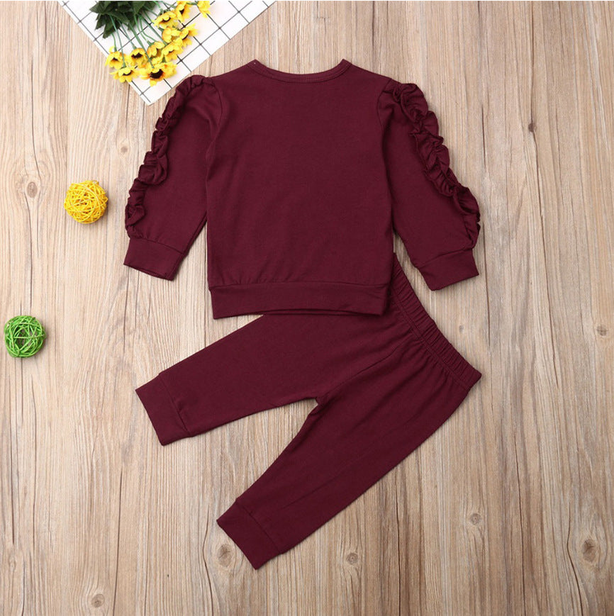 Baby t-shirt and pants 2-piece outfit in soft fabric for newborns